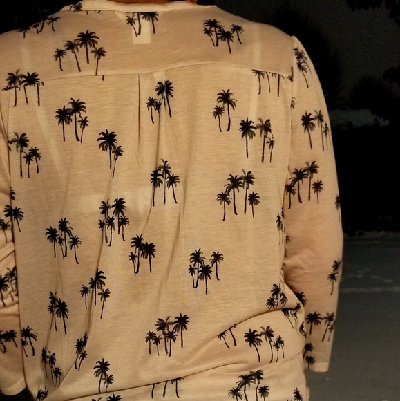 Cream color with palm tree imprint, long sleeve - Picture 2 of 4